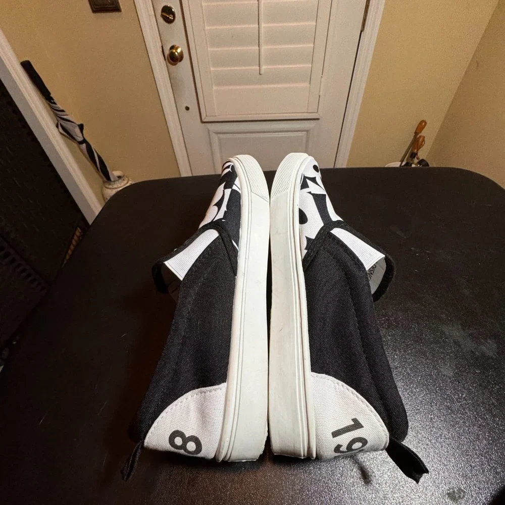 Disney Mickey Mouse size 7 black and white slipon